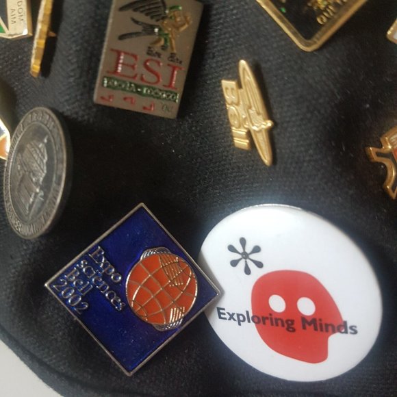 Vintage Pins LOT all Over the World 1998 CWSF Canada Wide Science Fair on Hat - Picture 5 of 15